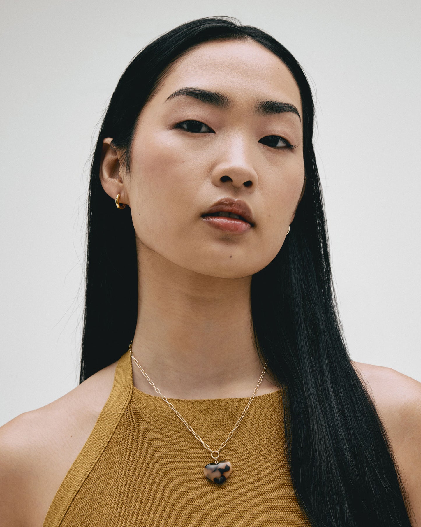 Midi Heart Pendant Necklace in Blonde Tortoise
