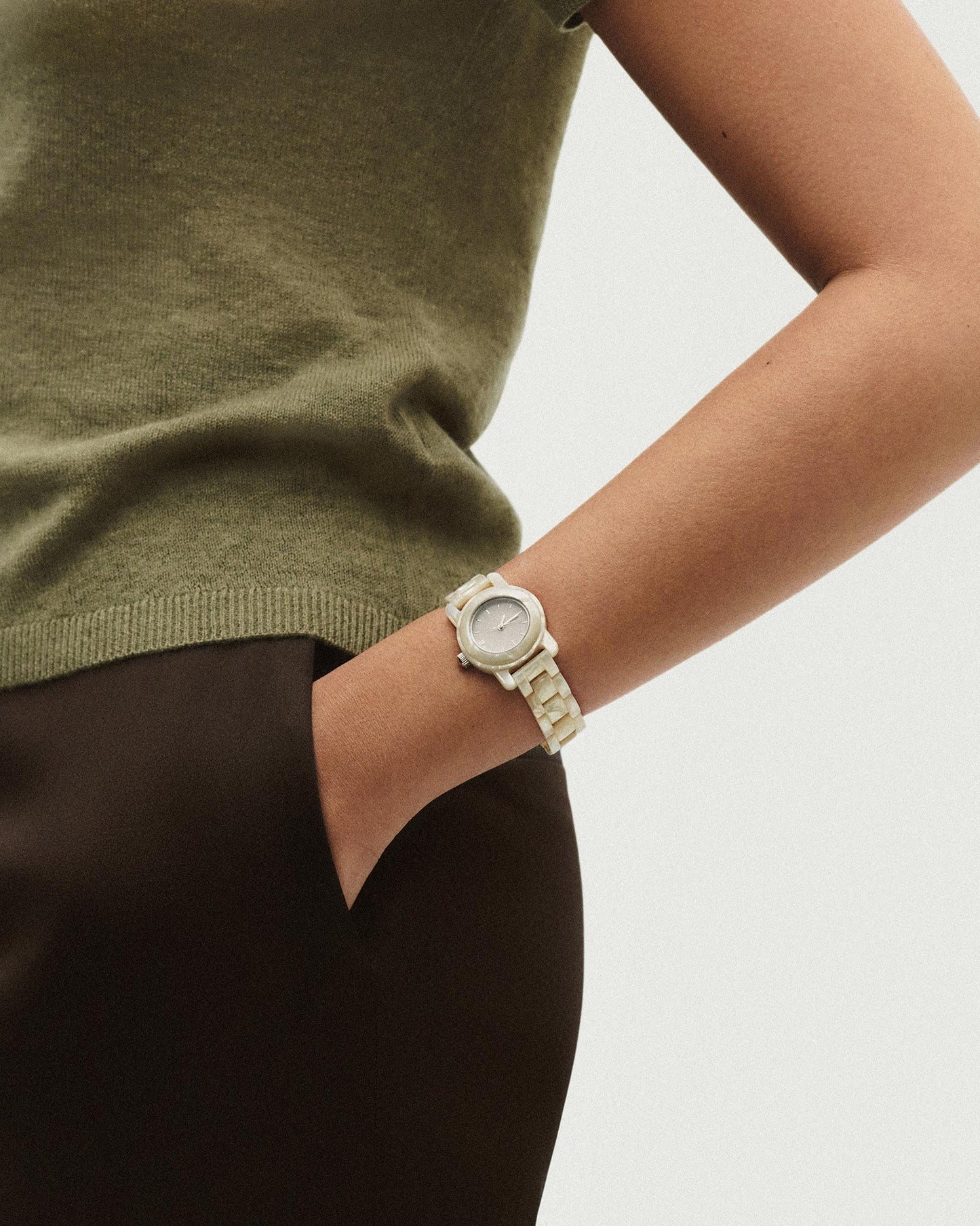 Mini Mono Watch in Sand Shell