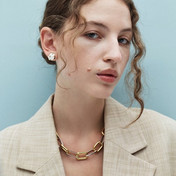 Styling Mixed Metals: How to Wear Gold and Silver Together - MACHETE