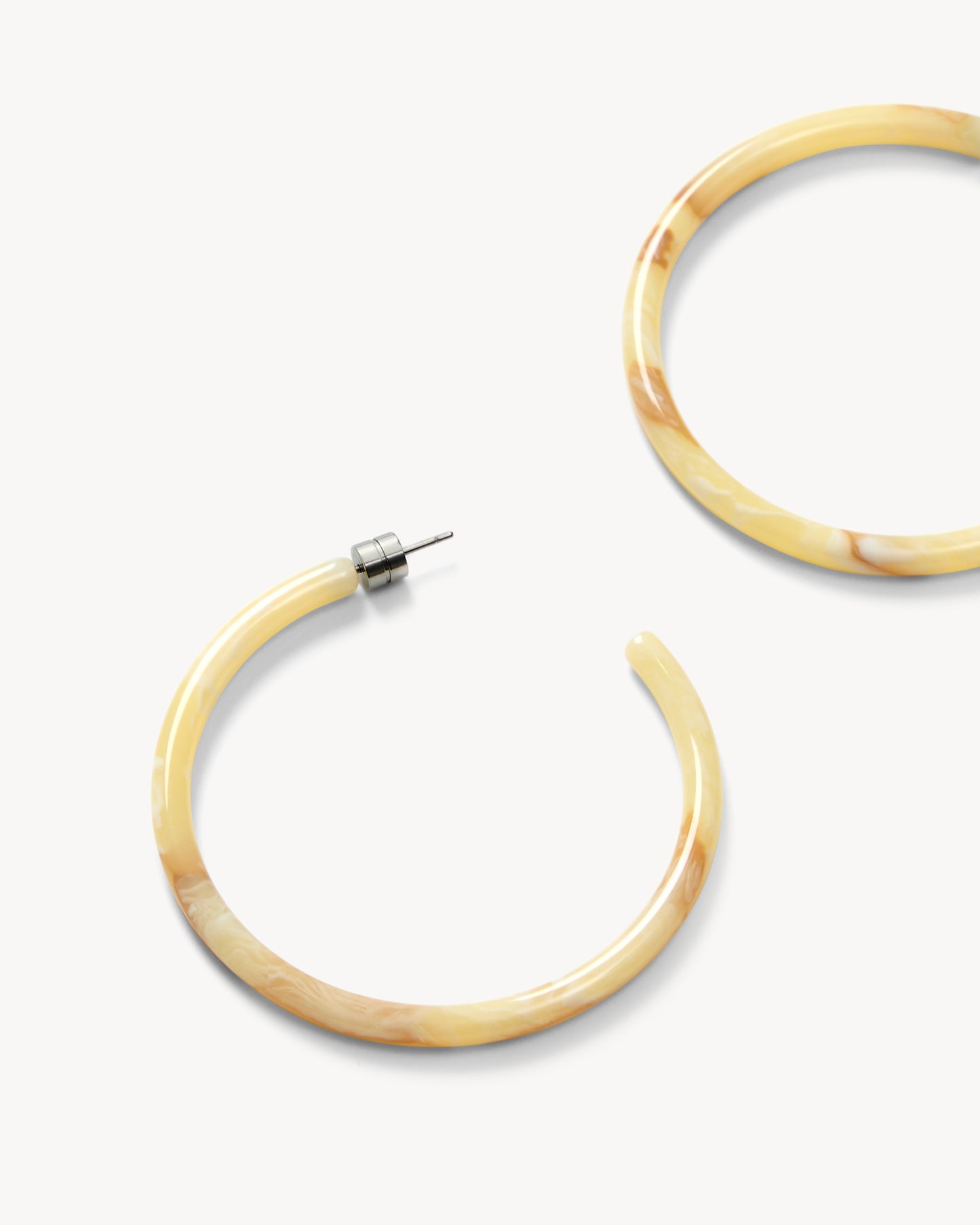 Large Hoops in Crème