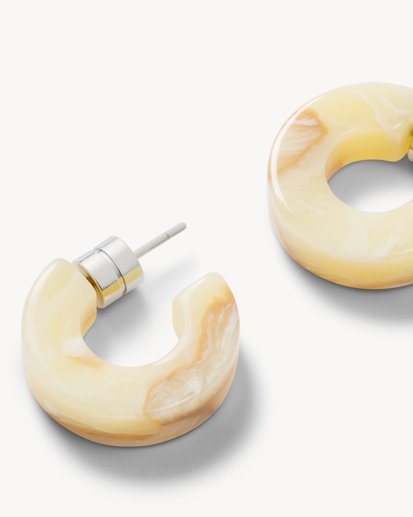 Muse Hoops in Crème