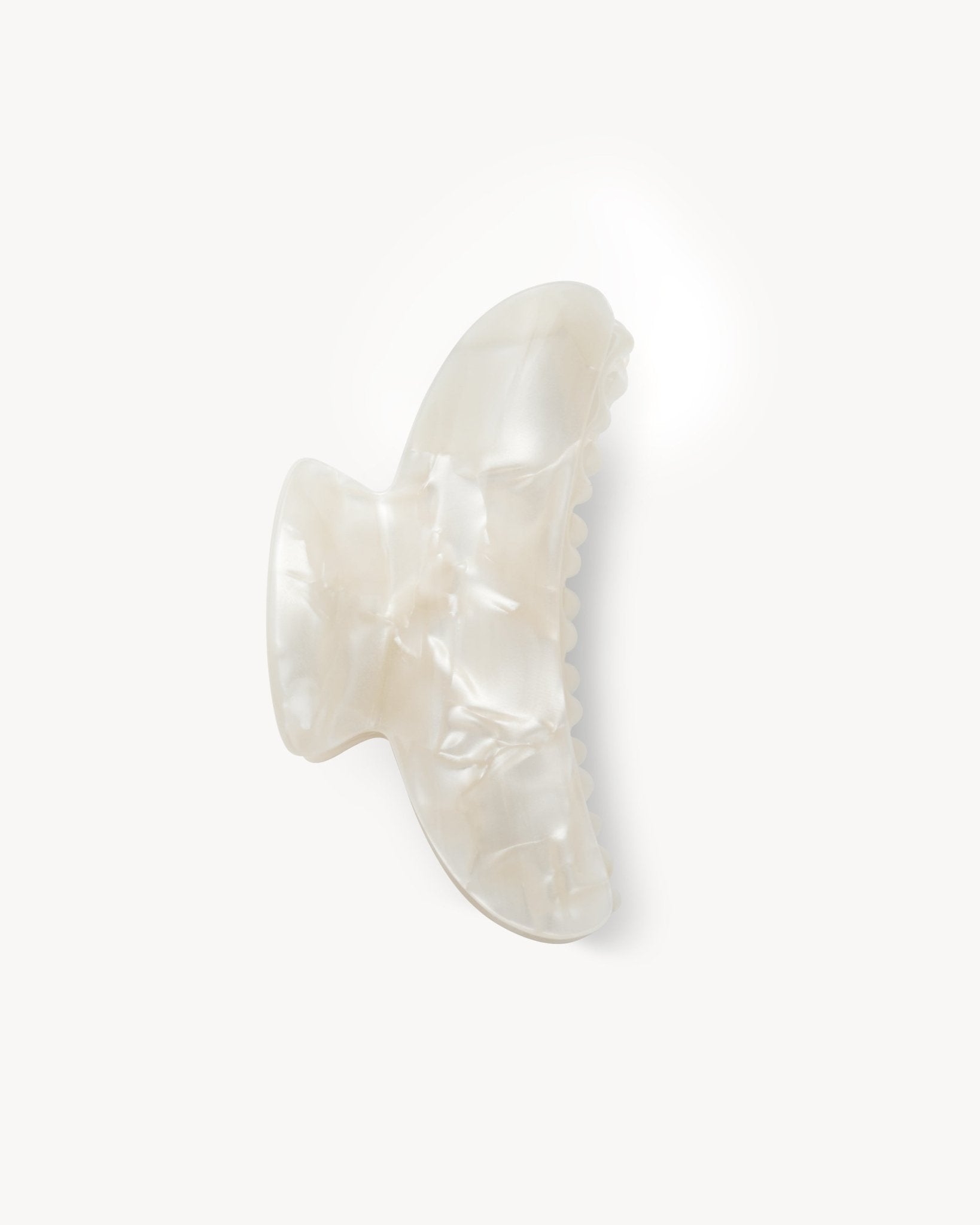 Grande Heirloom Claw in White Shell - MACHETE