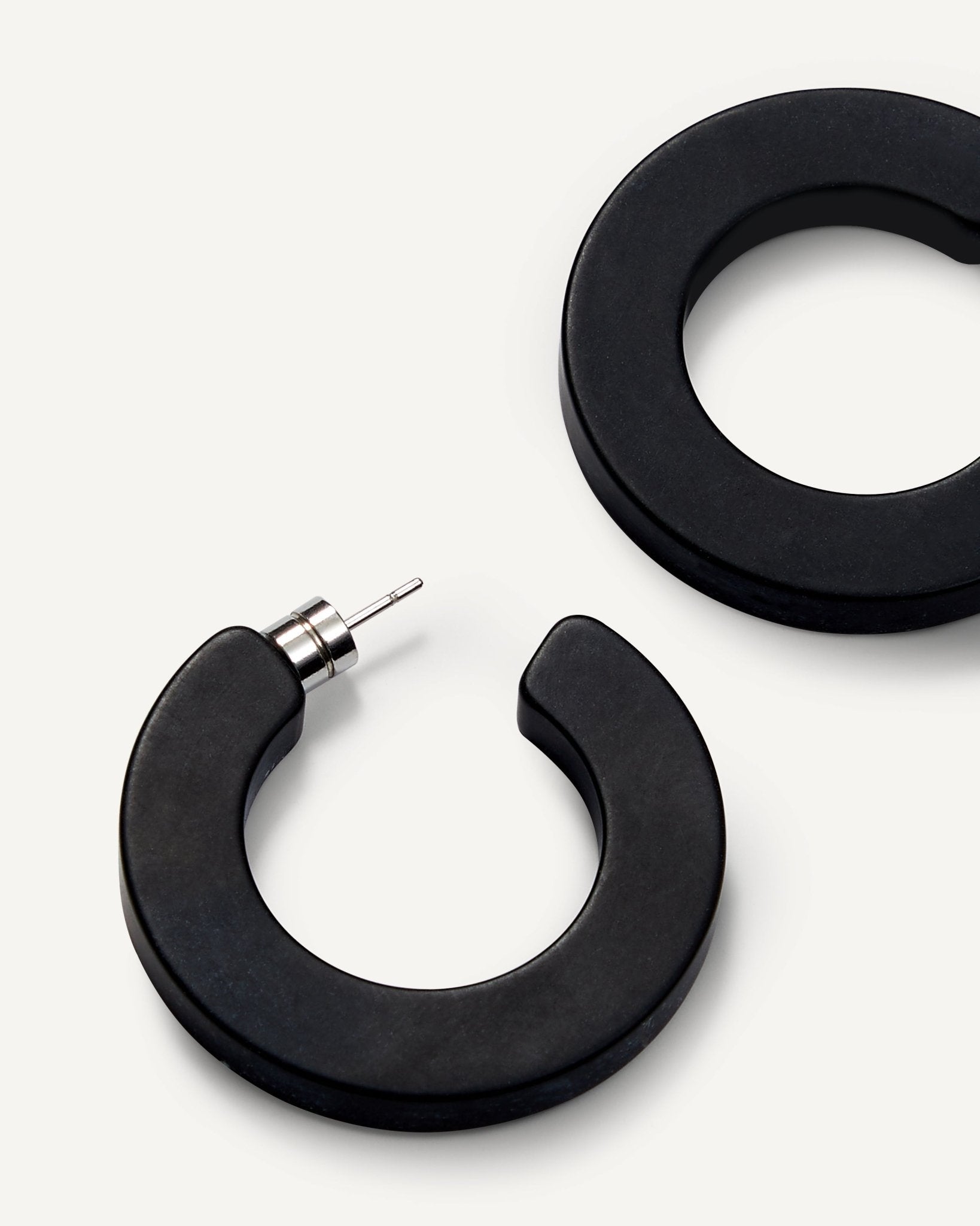 Kate Hoops in Black Matte - MACHETE