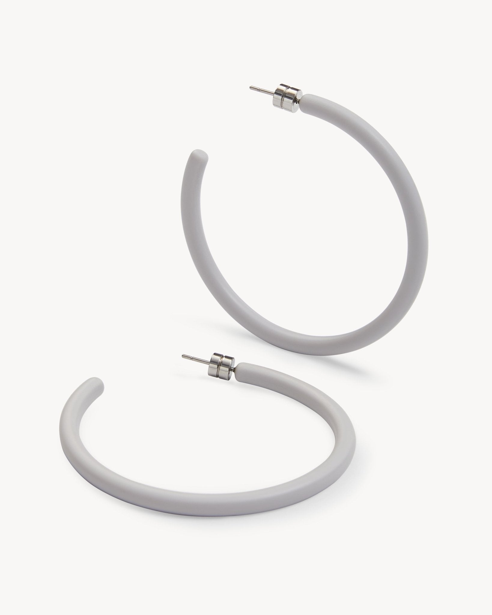 Large Hoops in Light Grey Matte - MACHETE