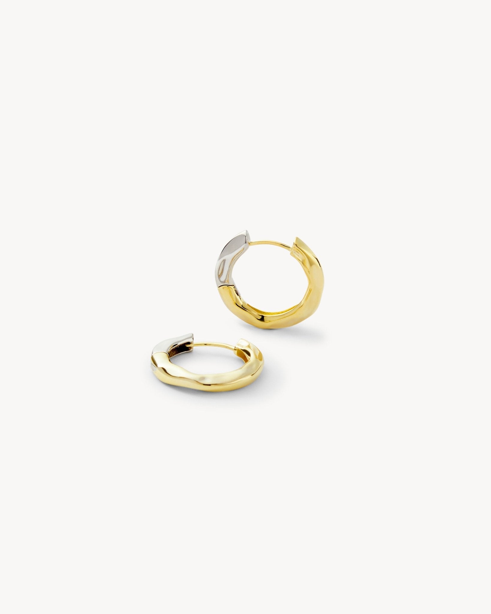 Baby Wavy Hinge Hoops in 3/4 Gold - MACHETE