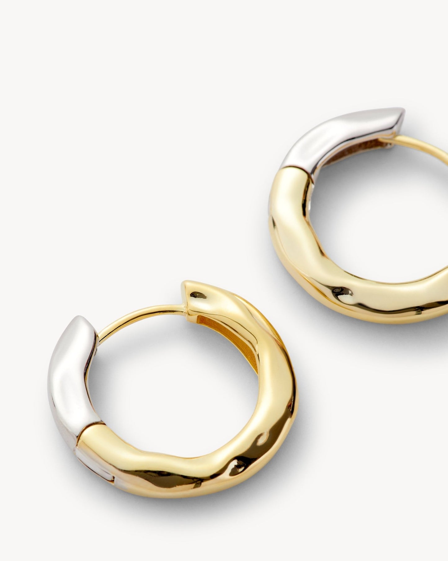Baby Wavy Hinge Hoops in 3/4 Gold - MACHETE