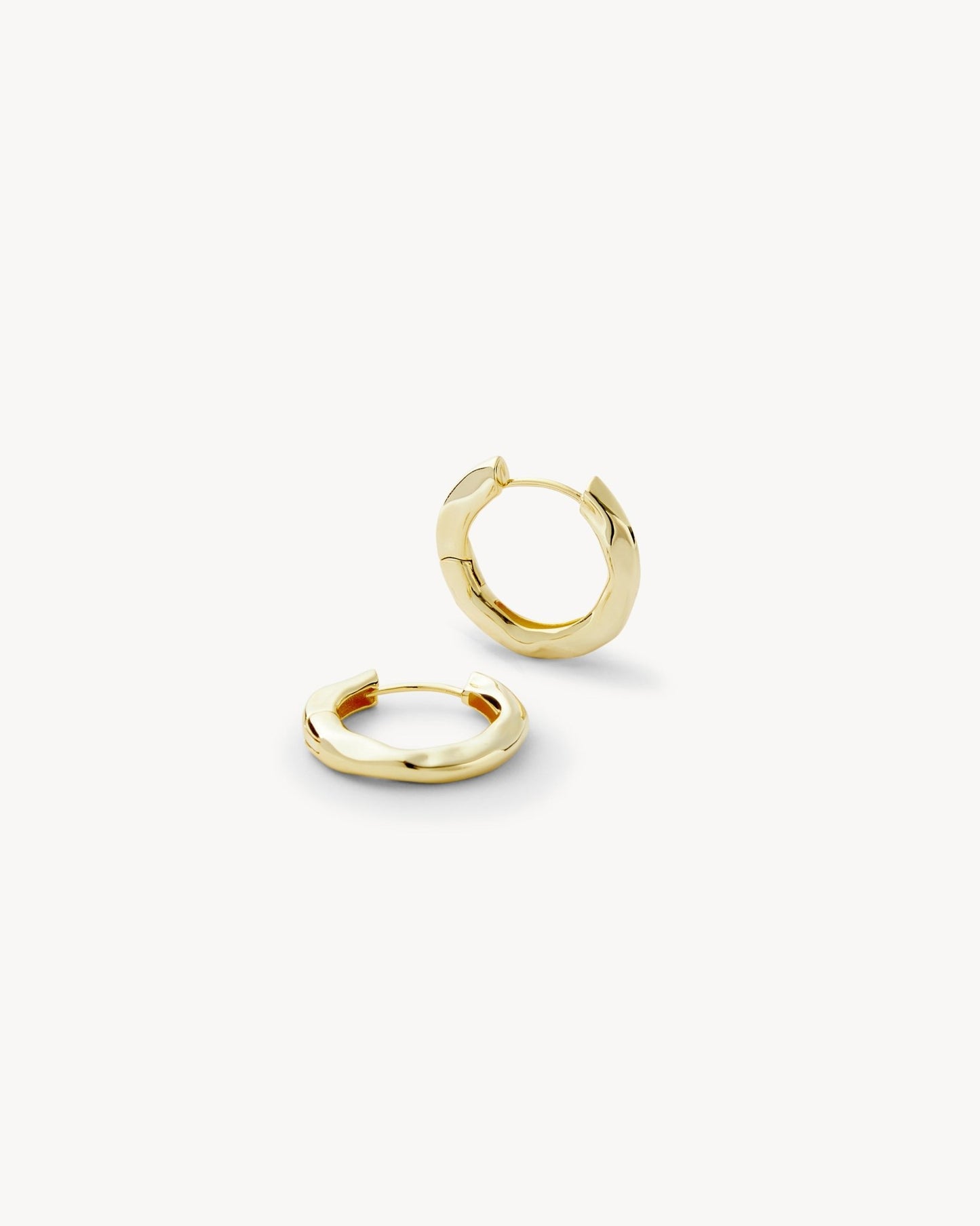 Baby Wavy Hinge Hoops in Gold - MACHETE