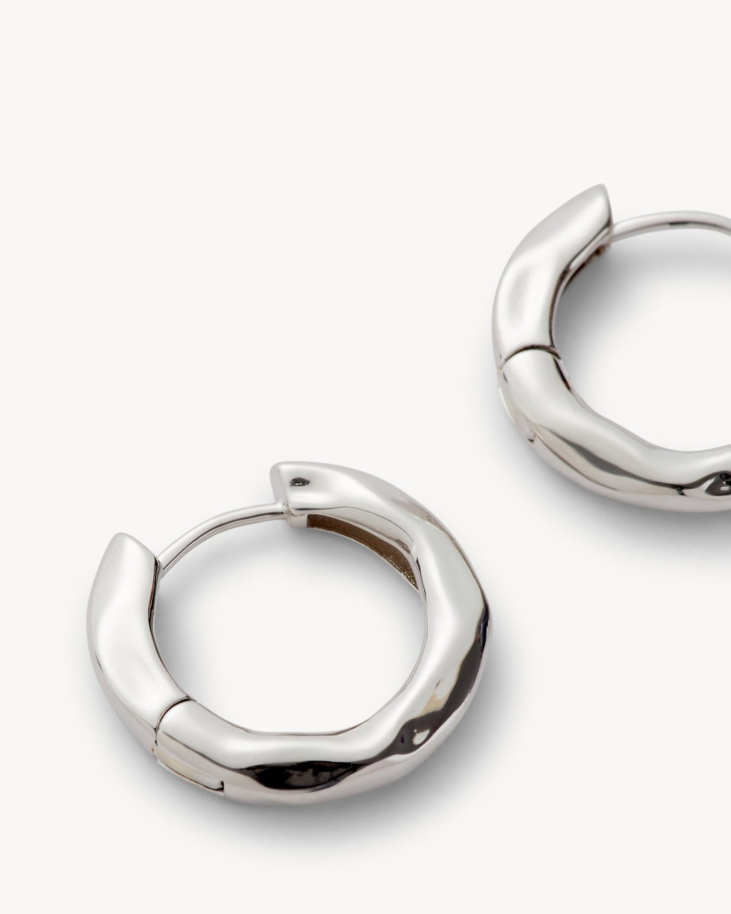Baby Wavy Hinge Hoops in Silver - MACHETE