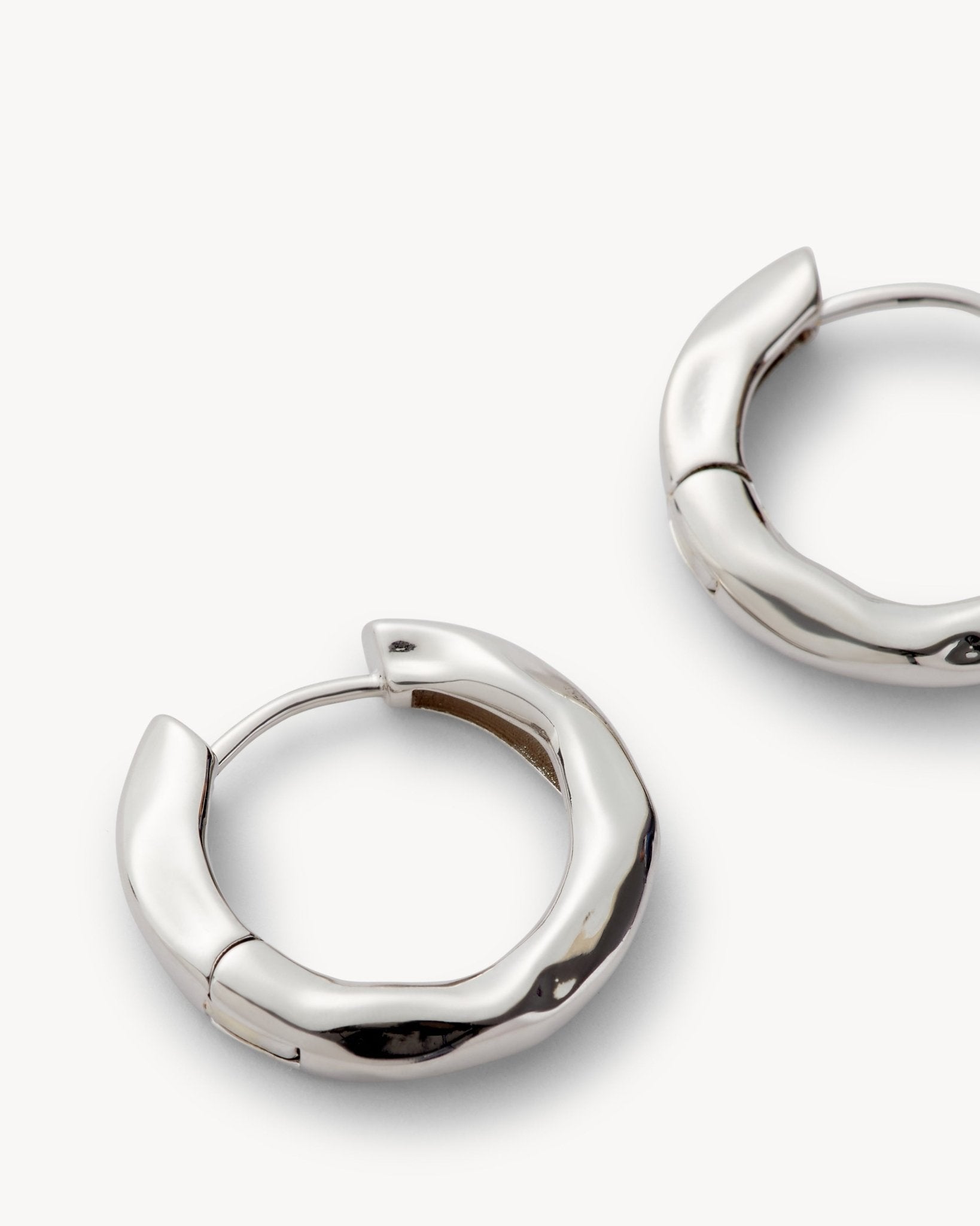 Baby Wavy Hinge Hoops in Silver - MACHETE