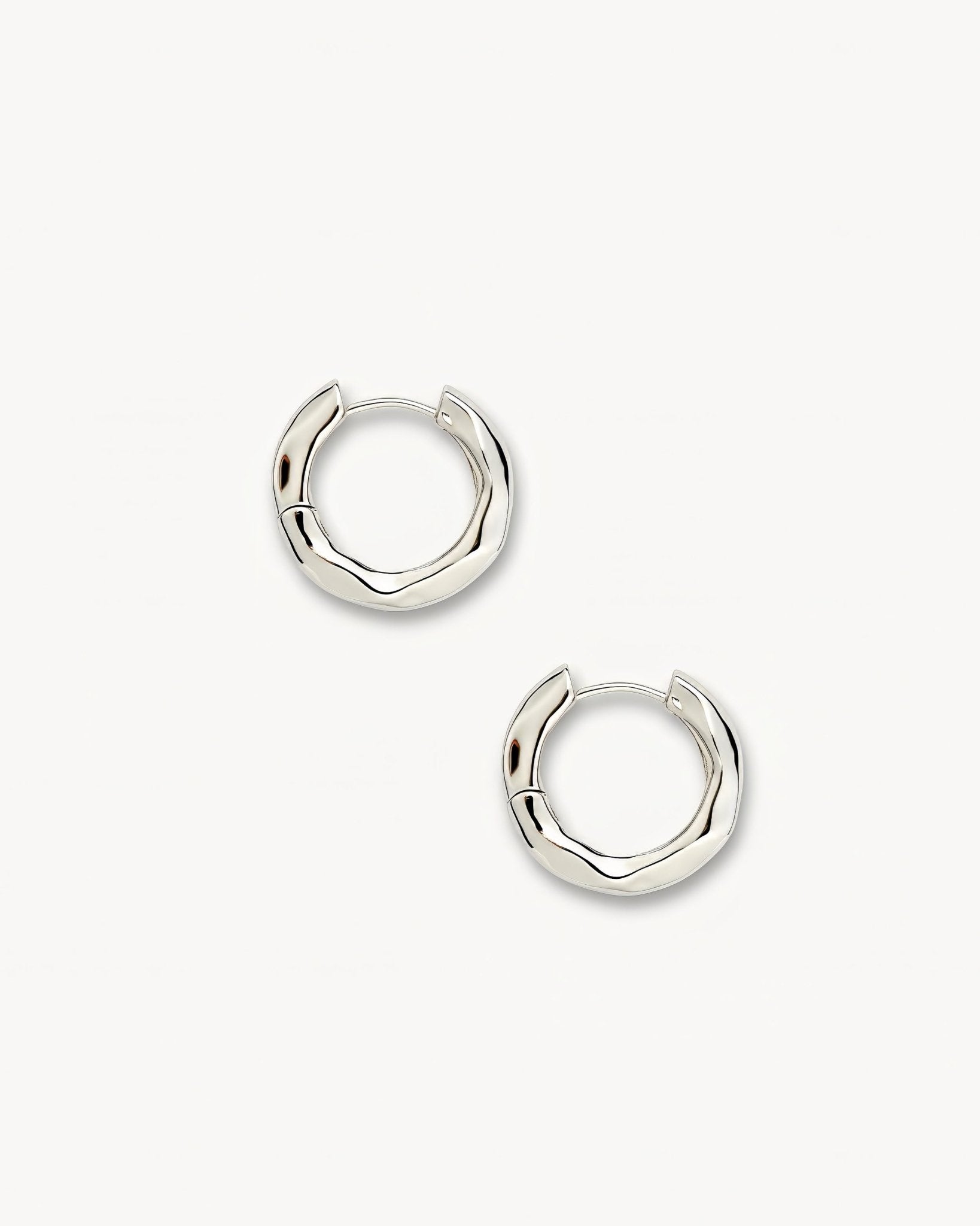 Baby Wavy Hinge Hoops in Silver - MACHETE