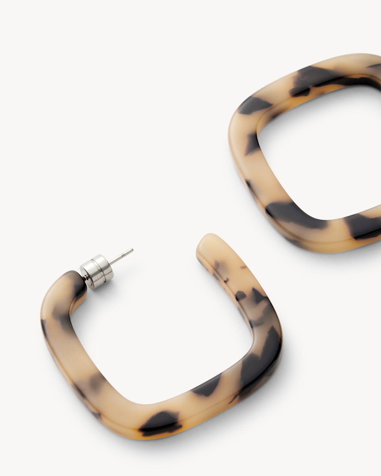 Midi Square Hoops in Blonde Tortoise - MACHETE