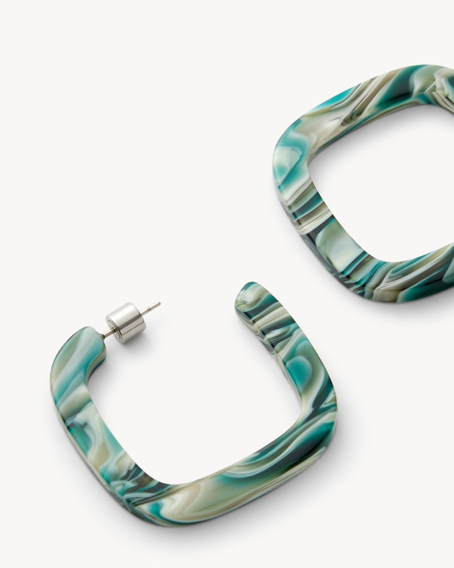 Midi Square Hoops in Stromanthe - MACHETE