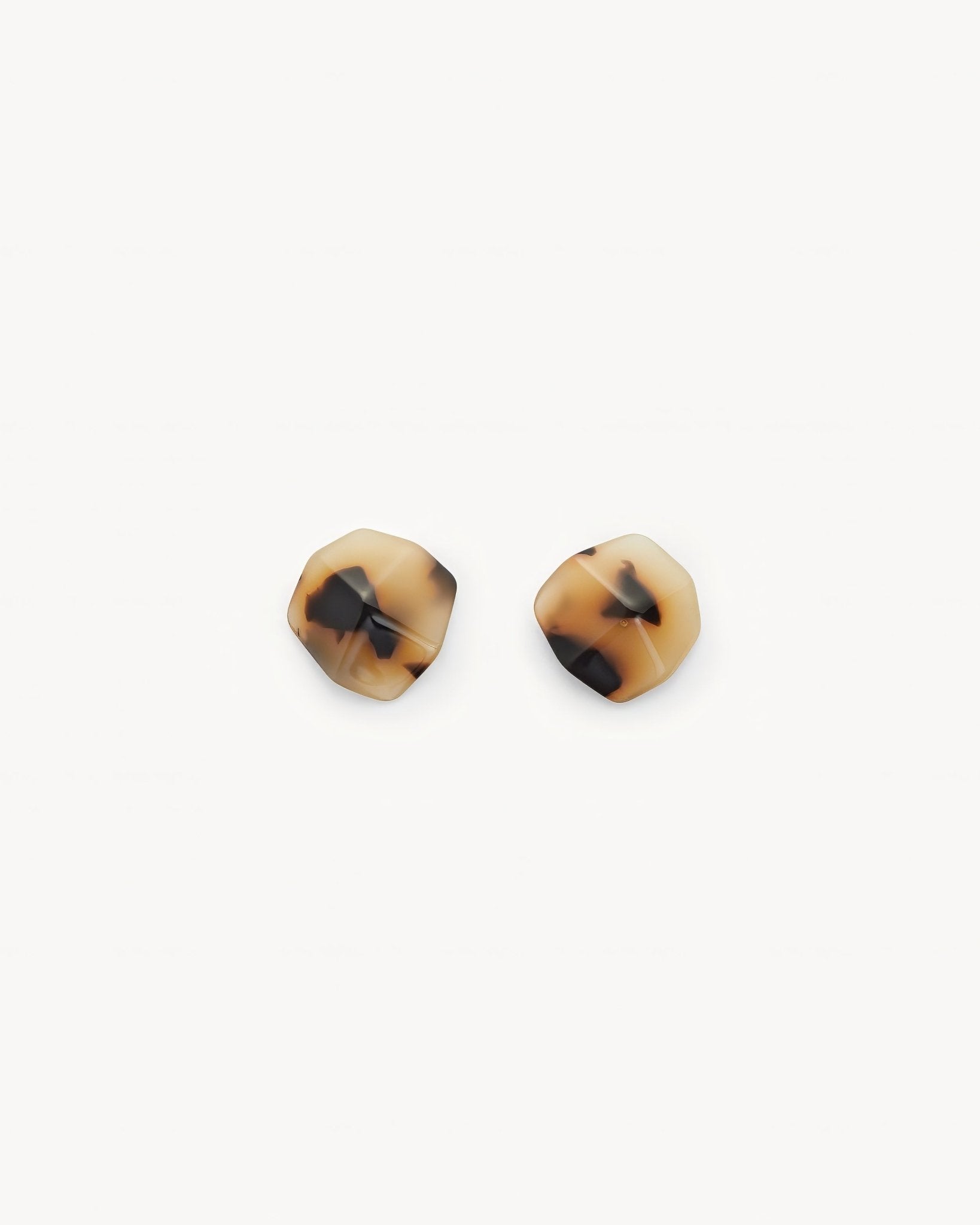 Mini Sculpture Stud Earrings in Blonde Tortoise