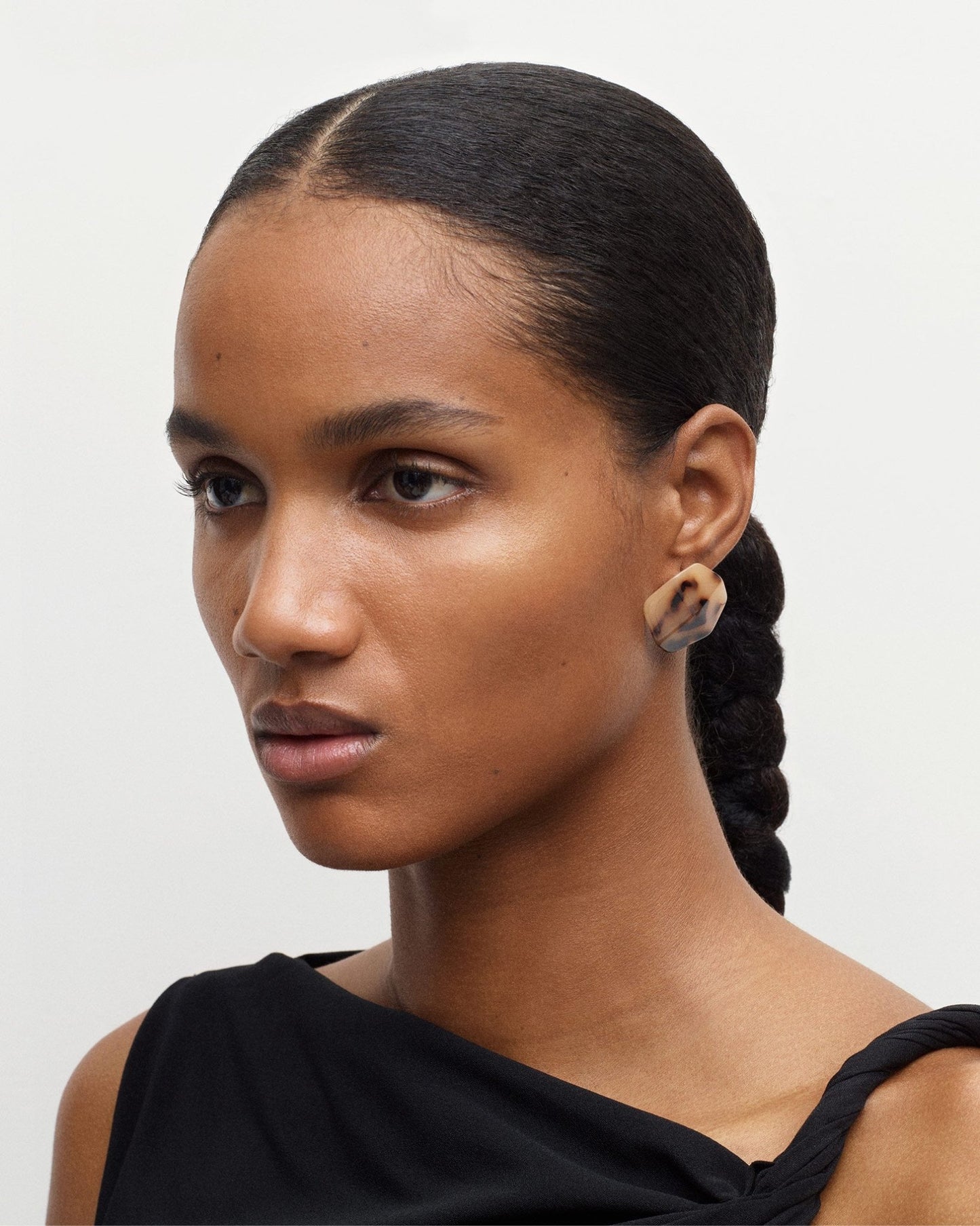 Sculpture Stud Earrings in Blonde Tortoise