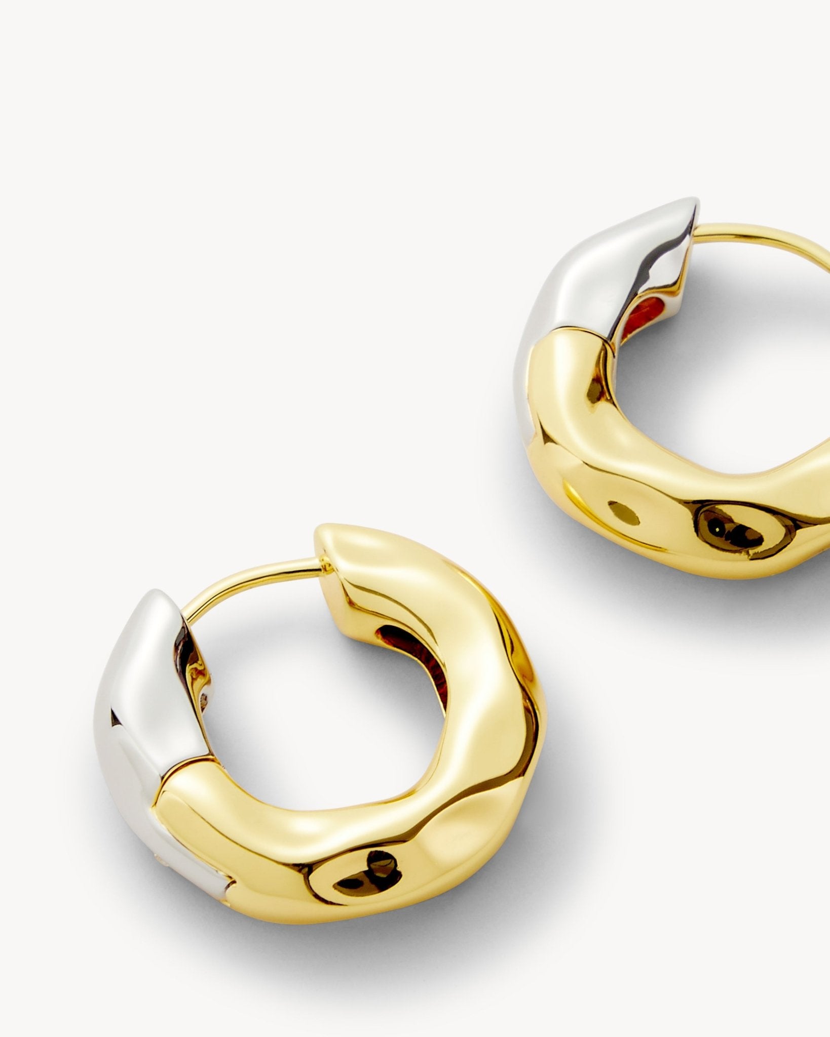 Wavy Chunky Hoops in 3/4 Gold - MACHETE
