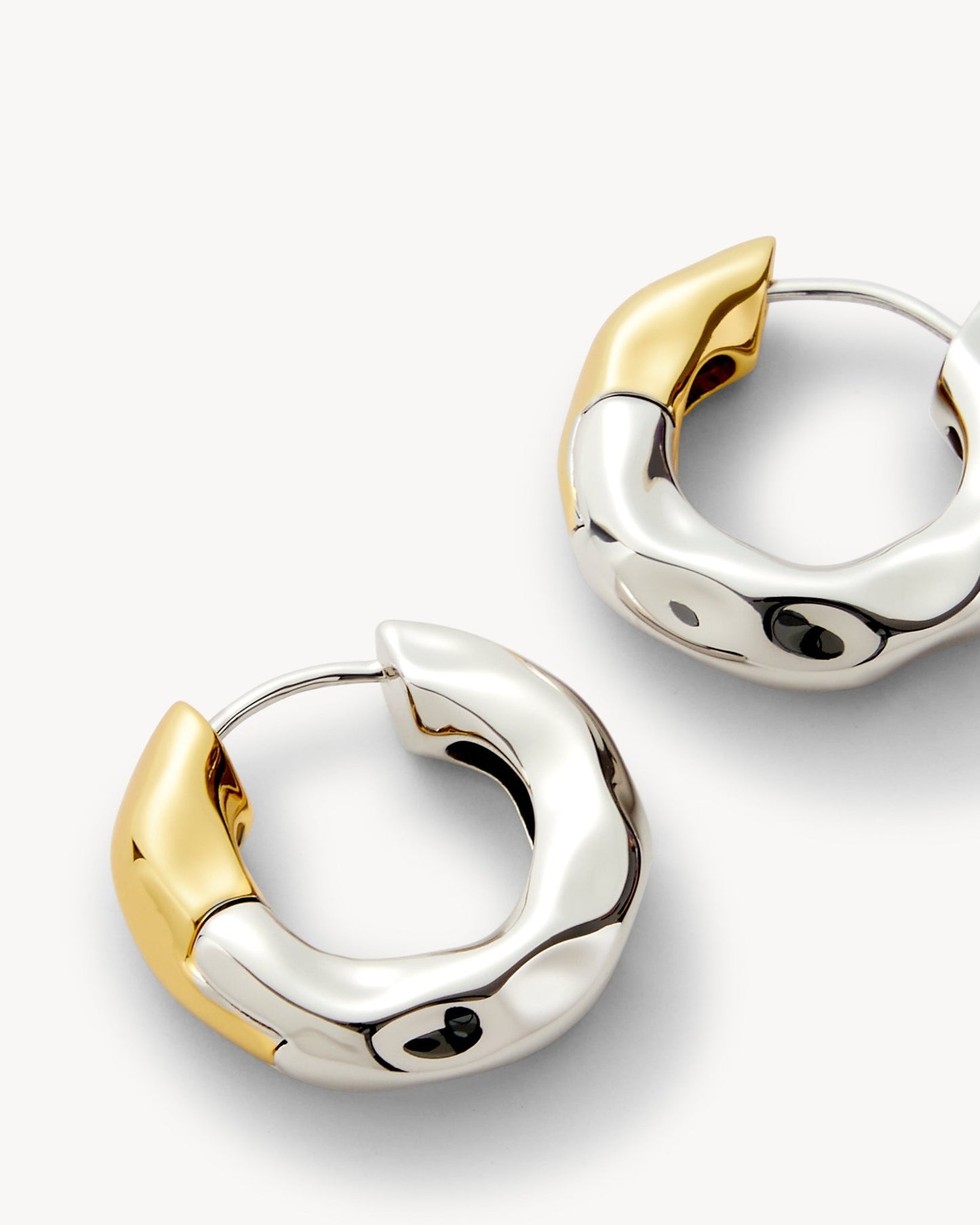 Wavy Chunky Hoops in 3/4 Silver - MACHETE