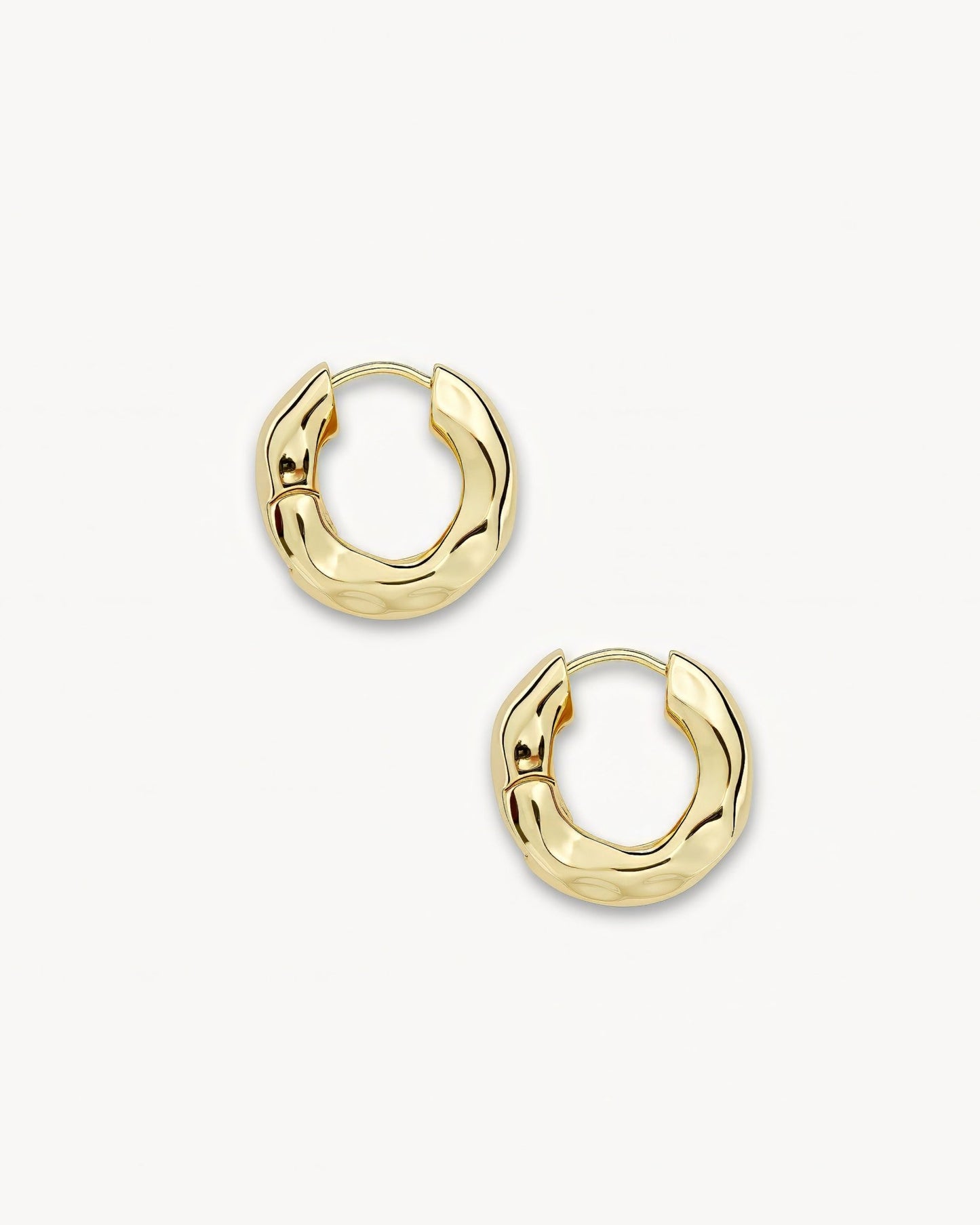 Wavy Chunky Hoops in Gold - MACHETE