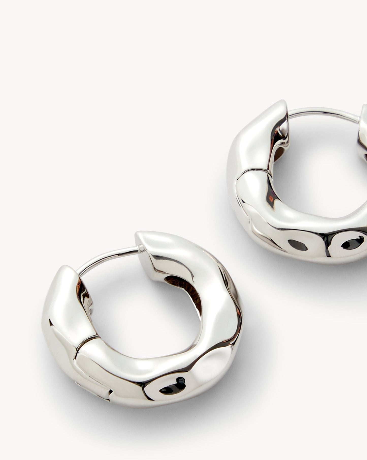 Wavy Chunky Hoops in Silver - MACHETE